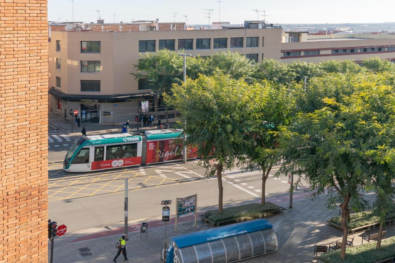 Cadillac Lujo Total Sin Pasar Por Un Hotel Cornellà de Llobregat Zewnętrze zdjęcie